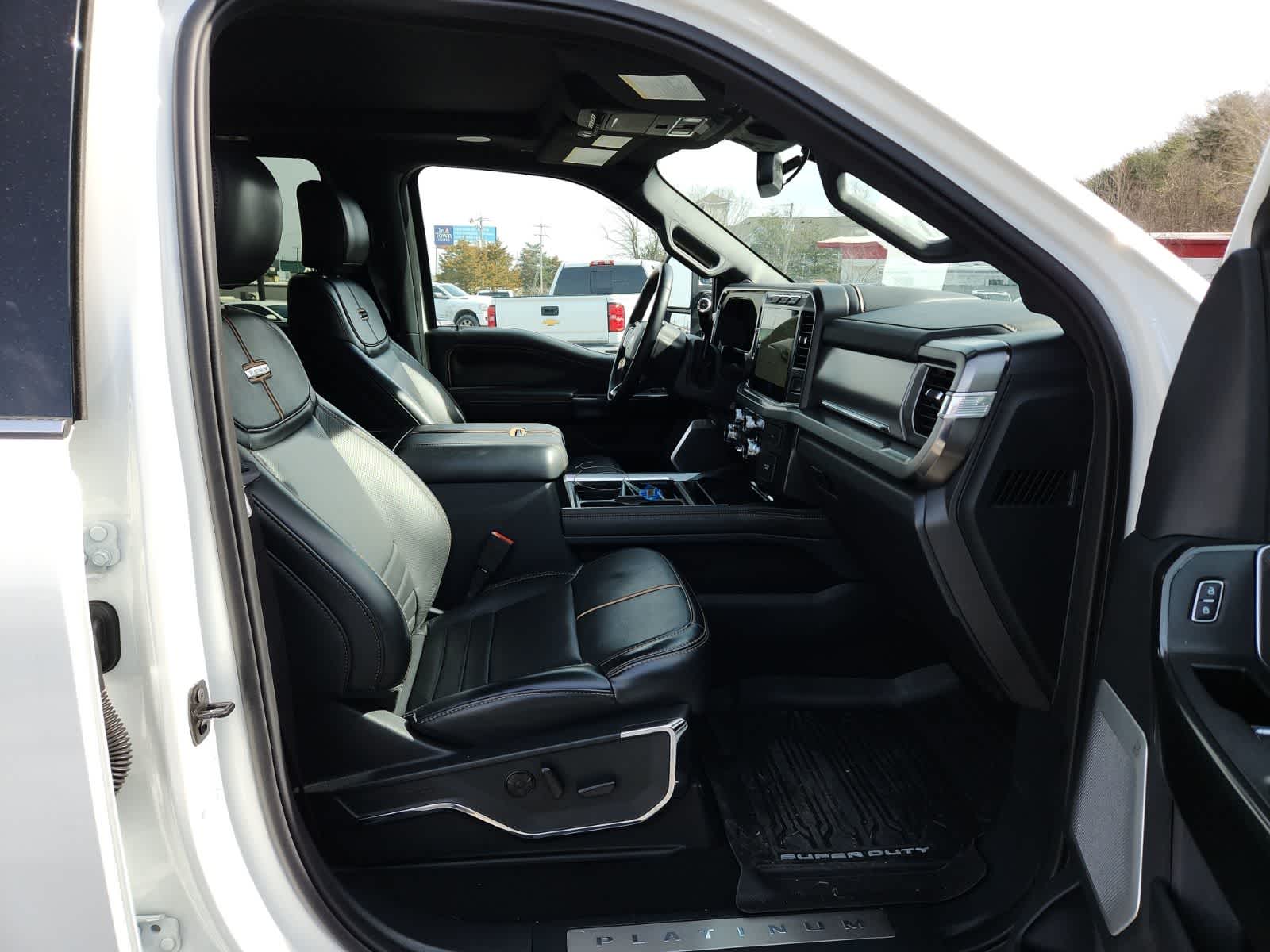 2024 Ford Super Duty F-350 SRW Pickup Platinum