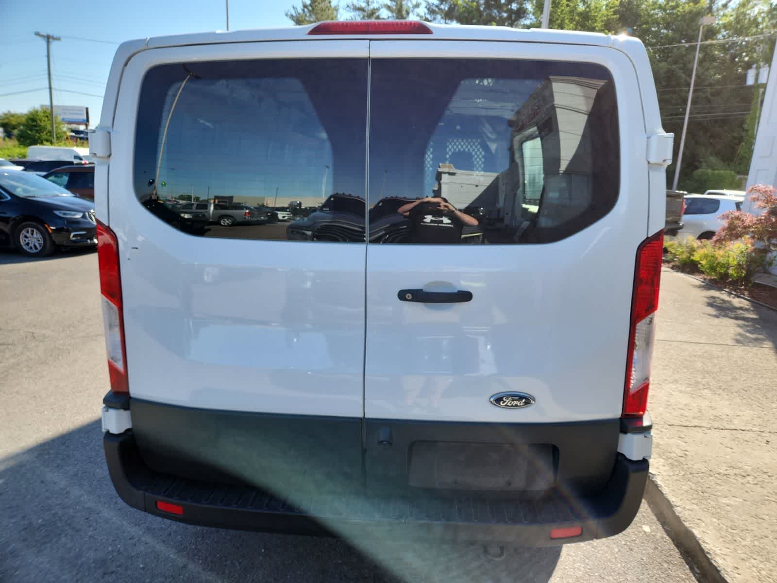 2021 Ford Transit T-250 130' Low Rf 9070 GVWR RWD