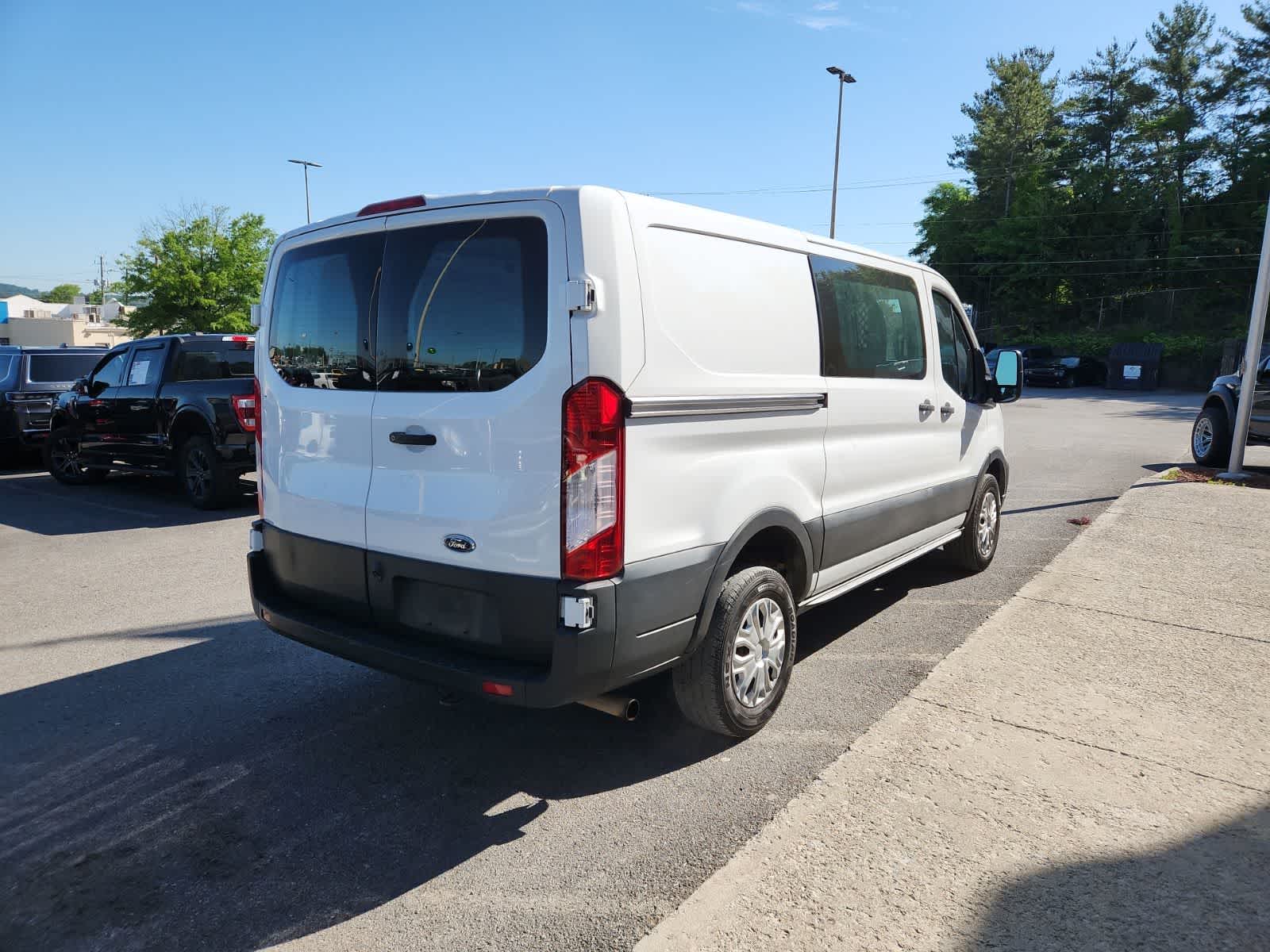 2021 Ford Transit T-250 130' Low Rf 9070 GVWR RWD