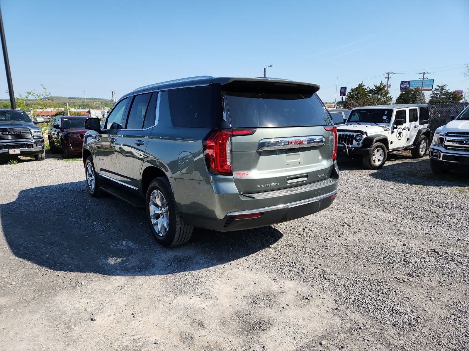 2023 GMC Yukon SLT