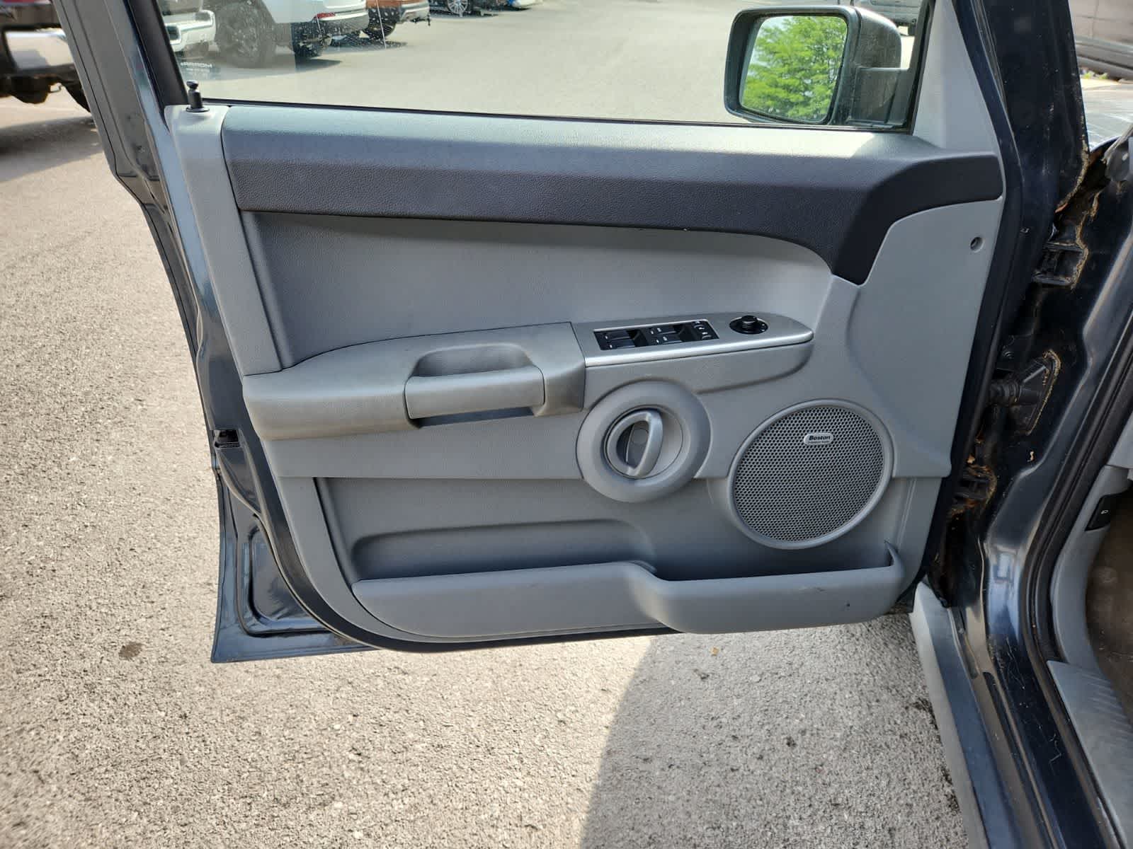 2007 Jeep Commander Sport