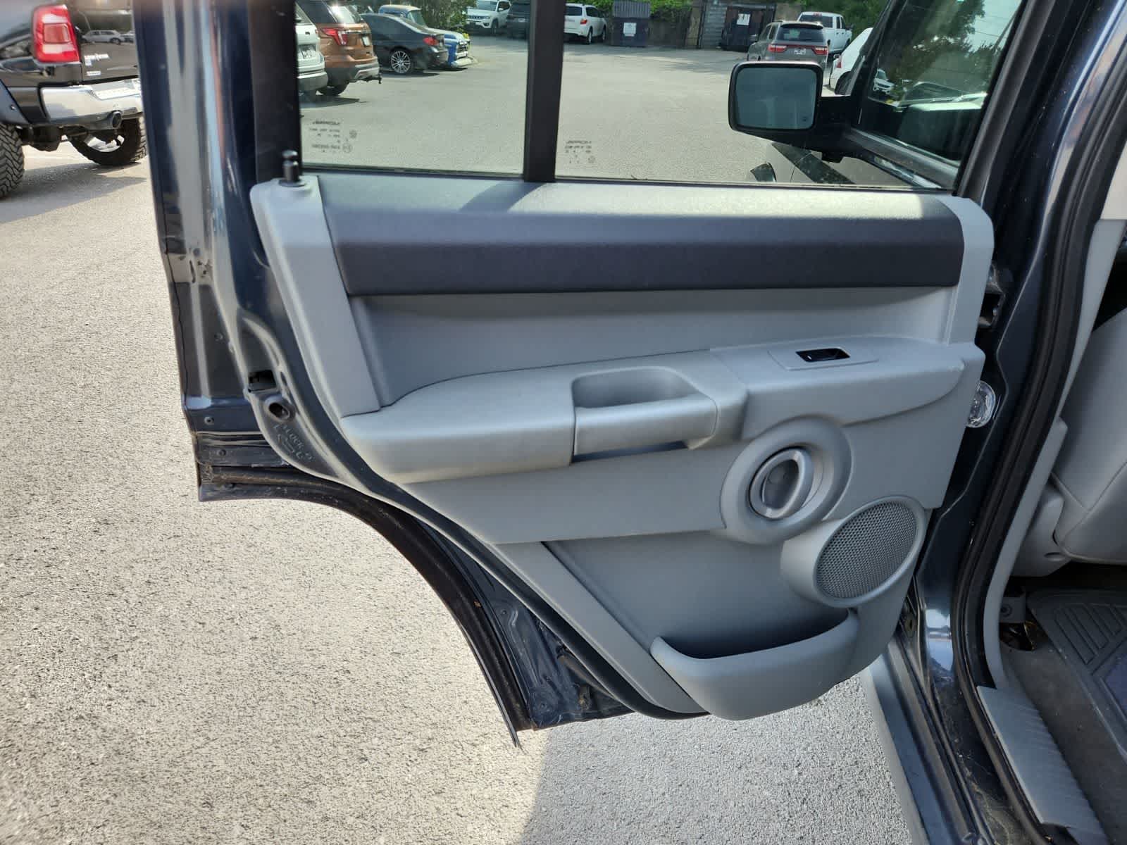 2007 Jeep Commander Sport