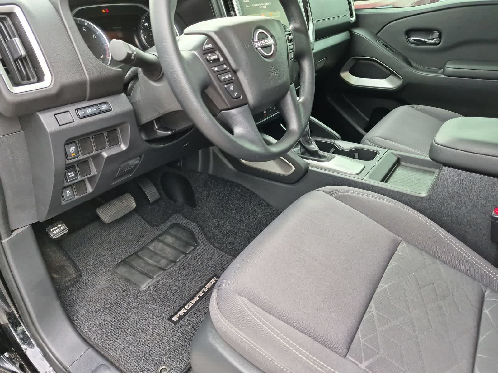 2025 Nissan Frontier SV