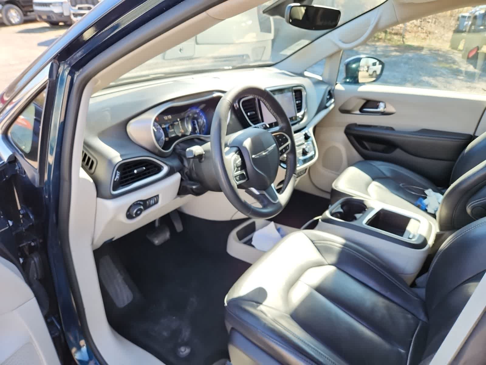 2022 Chrysler Pacifica Touring L