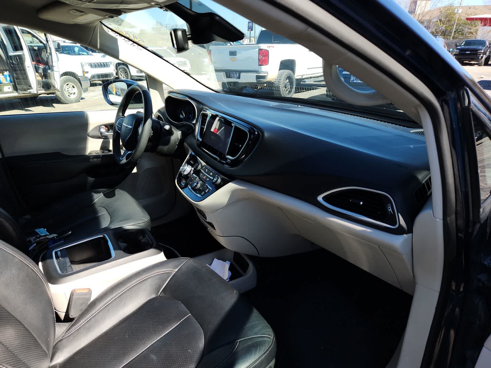 2022 Chrysler Pacifica Touring L