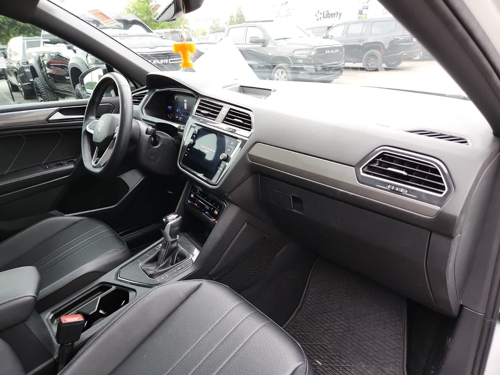 2023 Volkswagen Tiguan SE R-Line Black