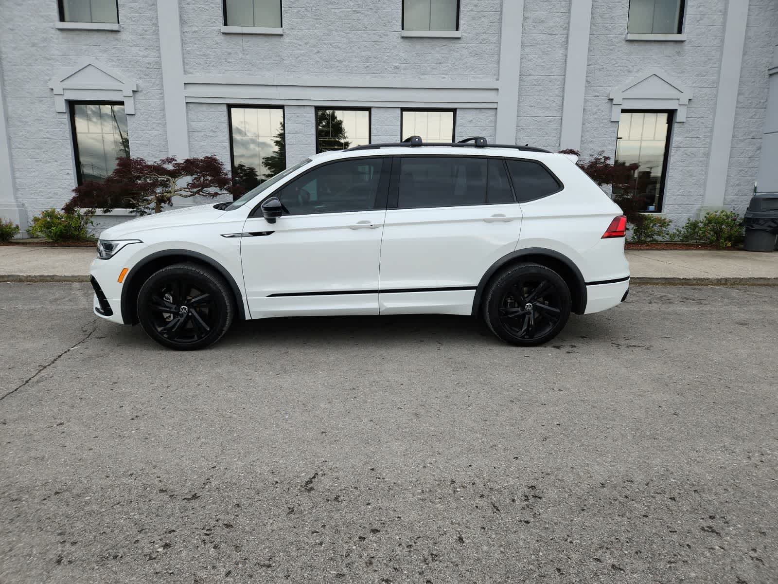 2023 Volkswagen Tiguan SE R-Line Black