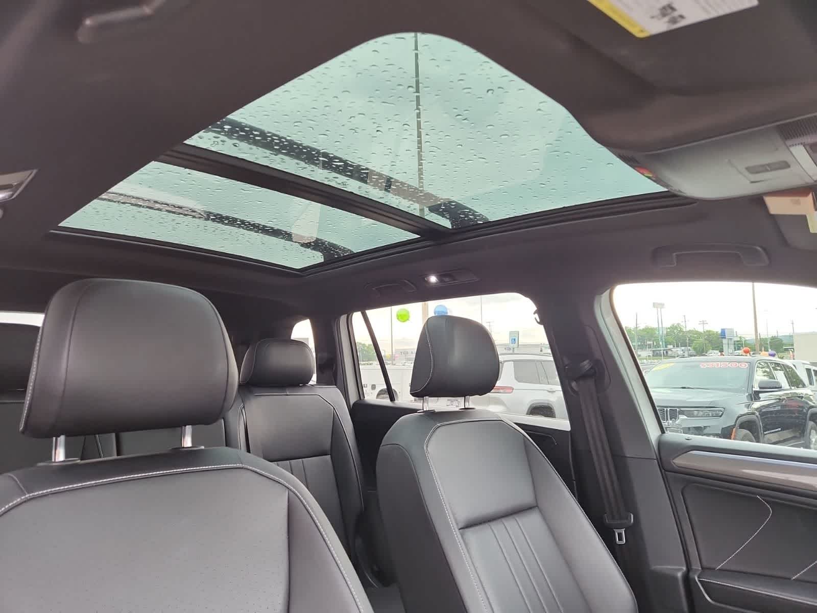 2023 Volkswagen Tiguan SE R-Line Black