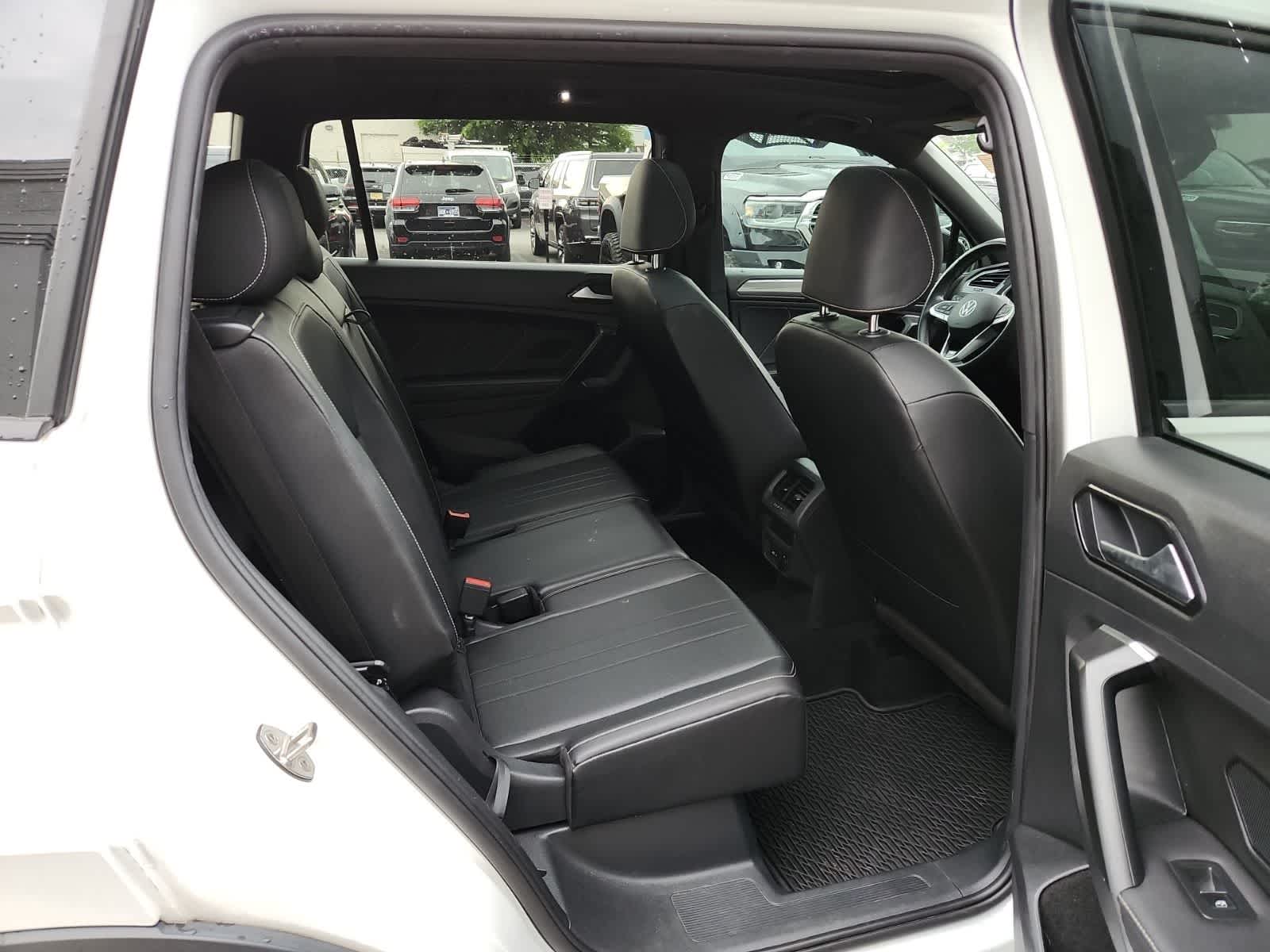 2023 Volkswagen Tiguan SE R-Line Black