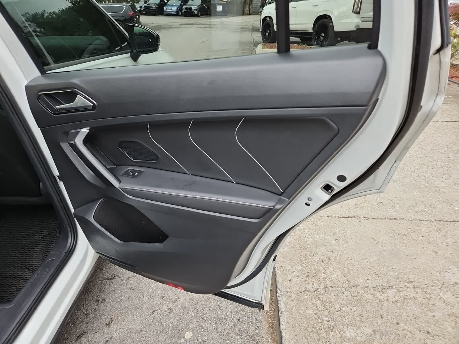 2023 Volkswagen Tiguan SE R-Line Black