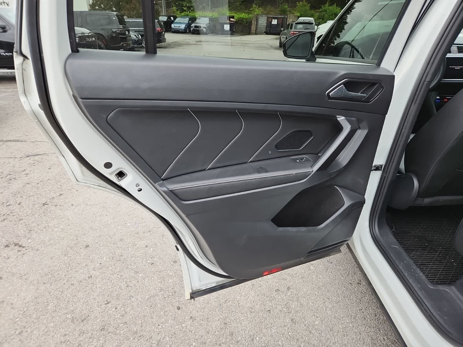 2023 Volkswagen Tiguan SE R-Line Black