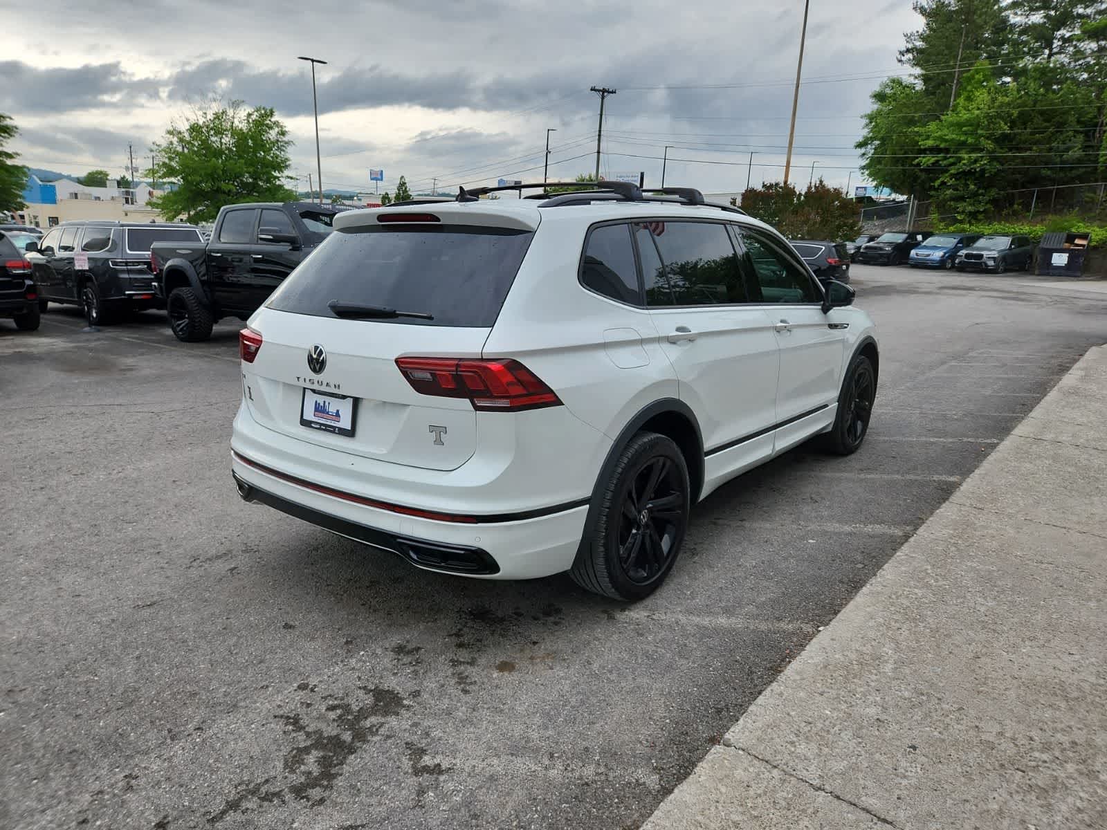 2023 Volkswagen Tiguan SE R-Line Black