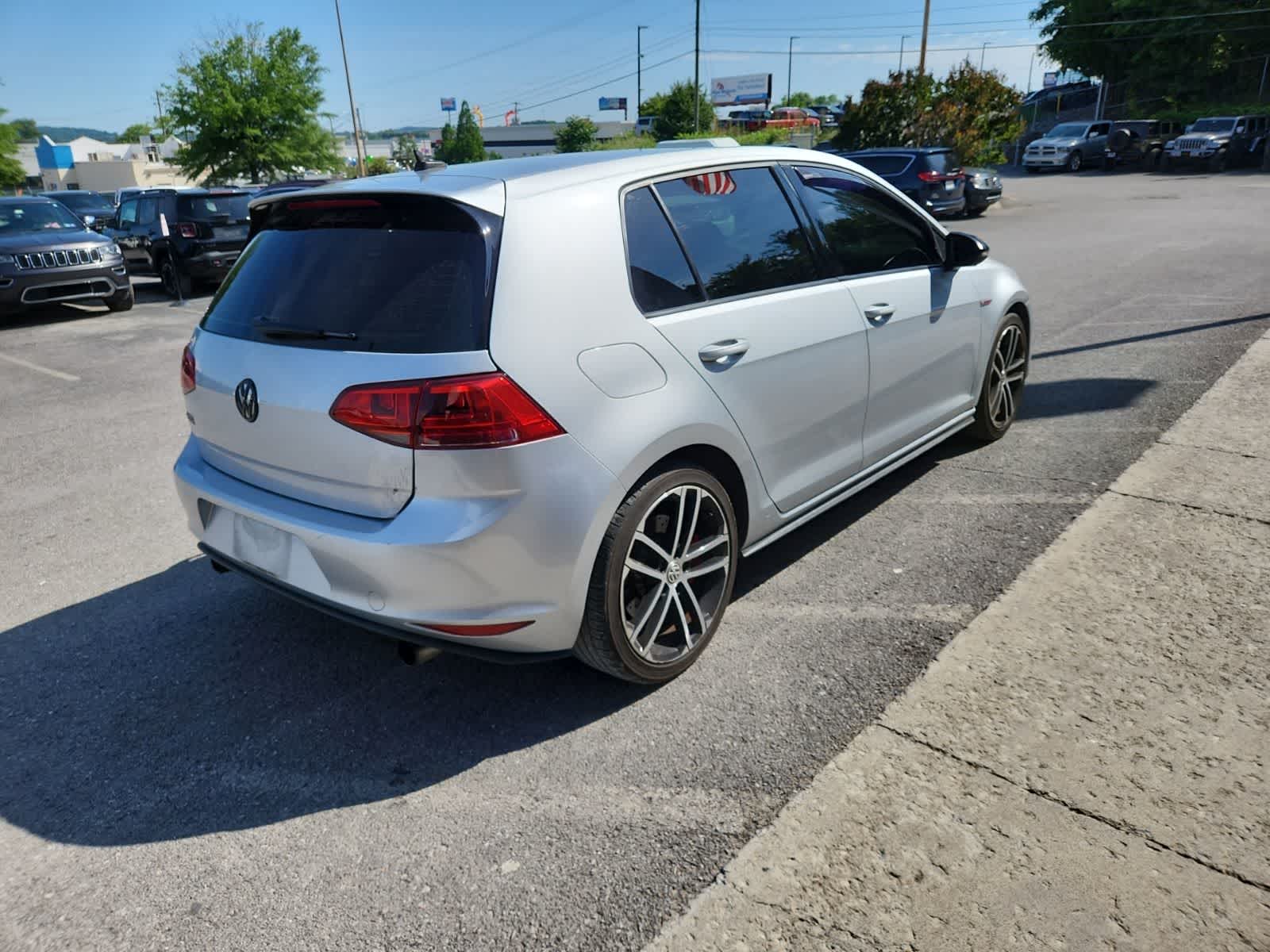 2017 Volkswagen Golf GTI Sport