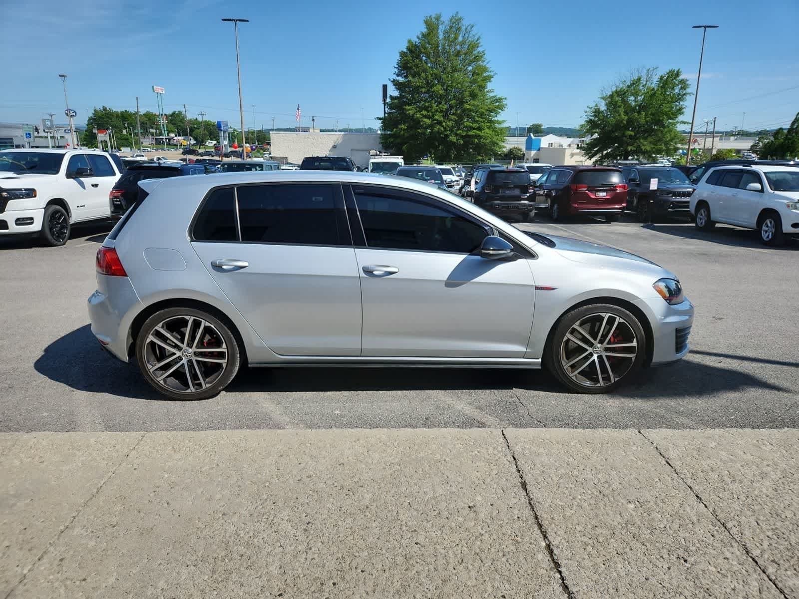 2017 Volkswagen Golf GTI Sport