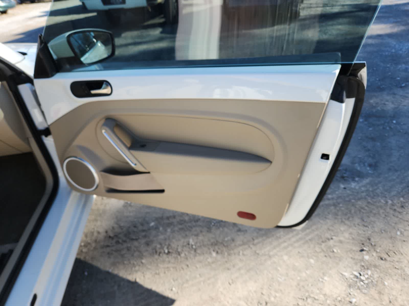 2013 Volkswagen Beetle Convertible 2.5L