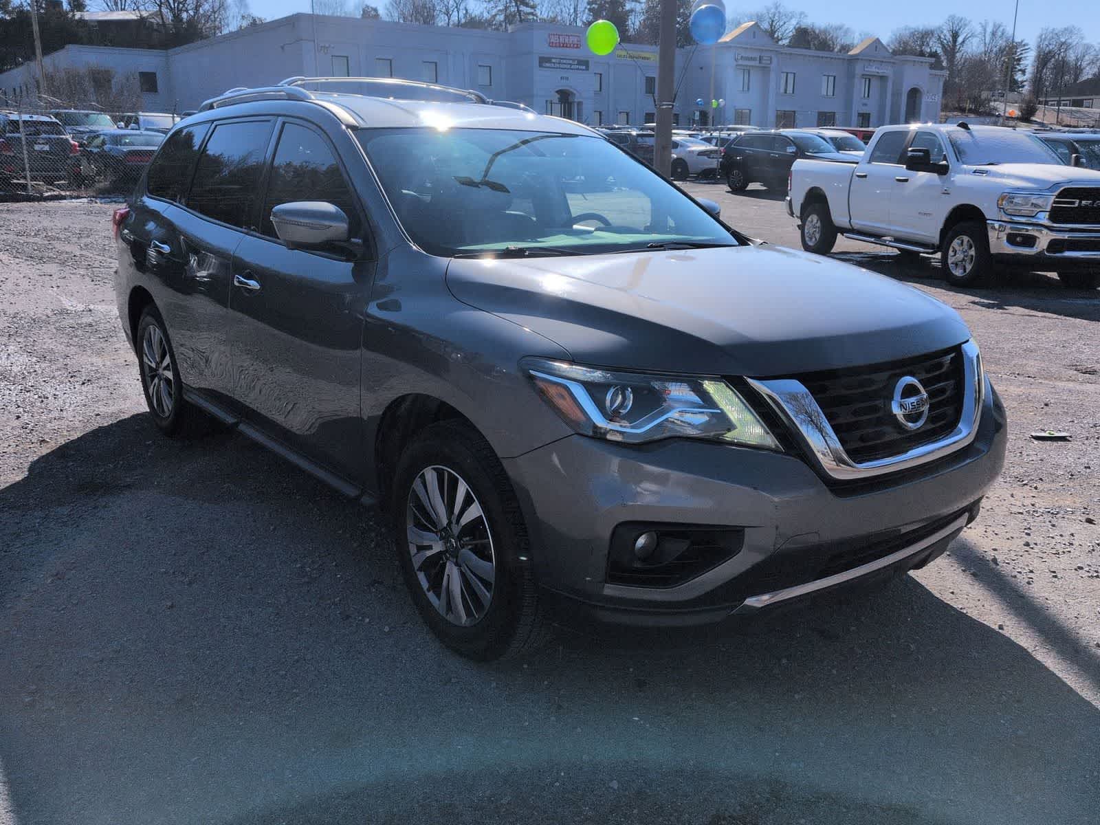 2019 Nissan Pathfinder SL