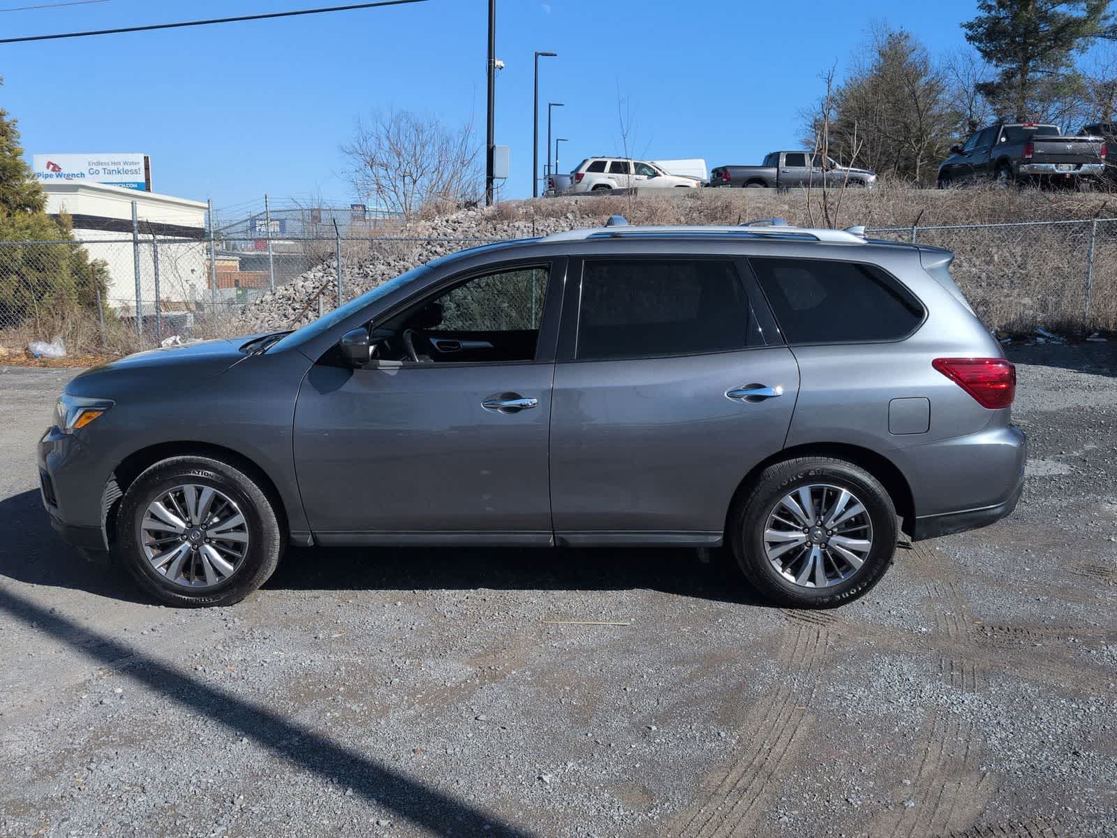 2019 Nissan Pathfinder SL