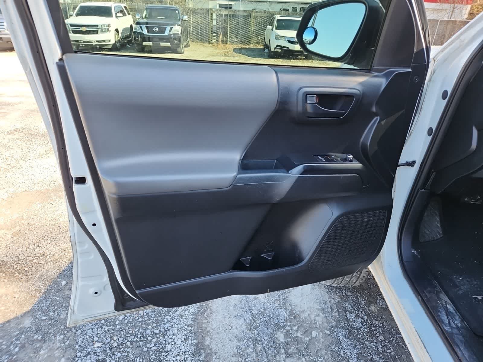 2017 Toyota Tacoma SR