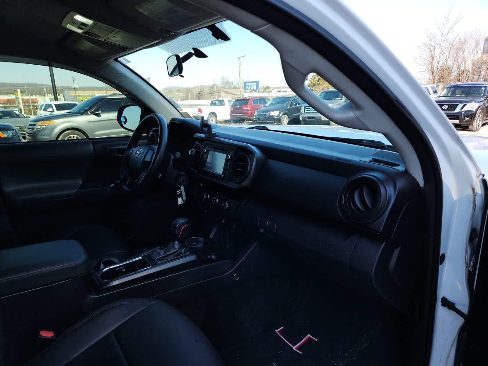 2017 Toyota Tacoma SR