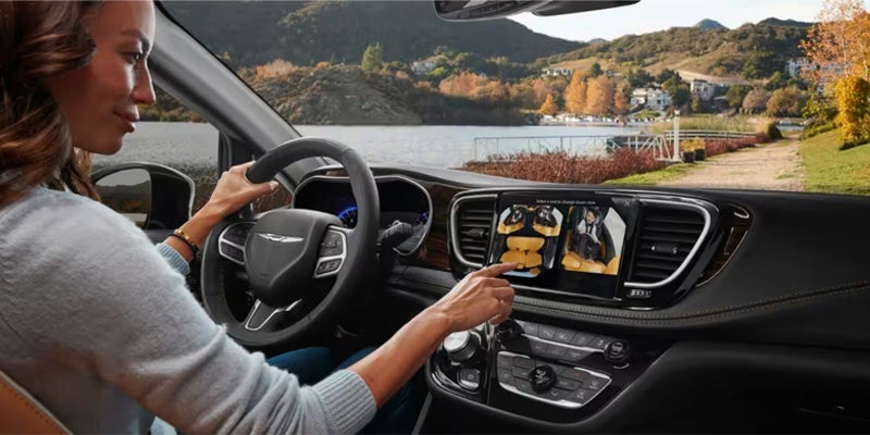 2025 chrysler pacifica hybrid interior